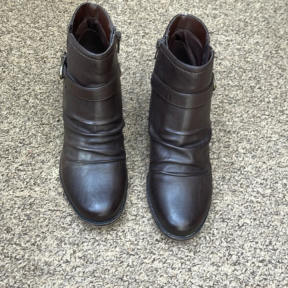 Women’s Size 7.5 M  Ankle Boots heel Bootie Brown Casual - Picture 2 of 9